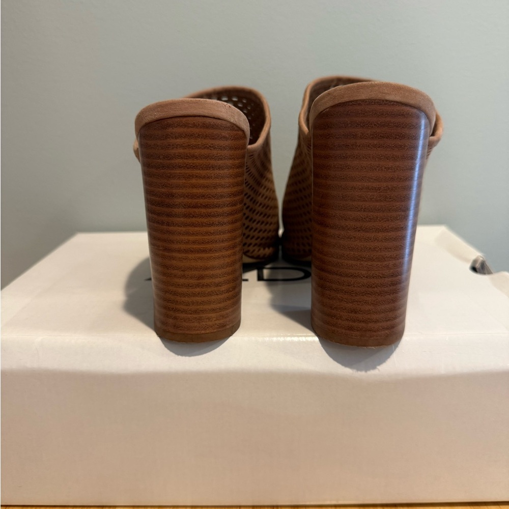 ALDO Tan Open-Toe Block Heel Mules - Picture 4 of 7